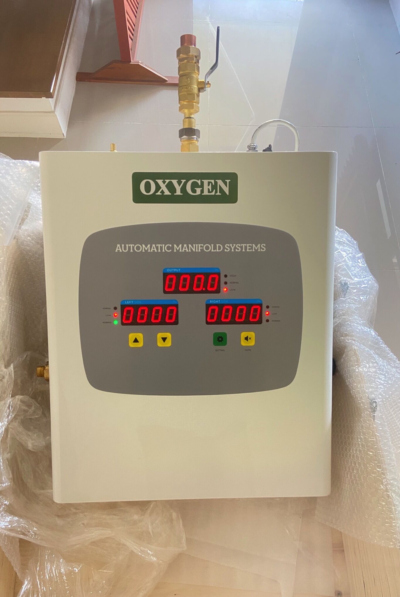 Automatic Manifold Systems for Hospital Oxygen Plant Gas Station_ชุดเครื่องมานิโฟลว์ควบคุมการจ่ายออกซิเจนจากสถานีถังก๊าซออกซิเจนแบบอัตโนมัติ