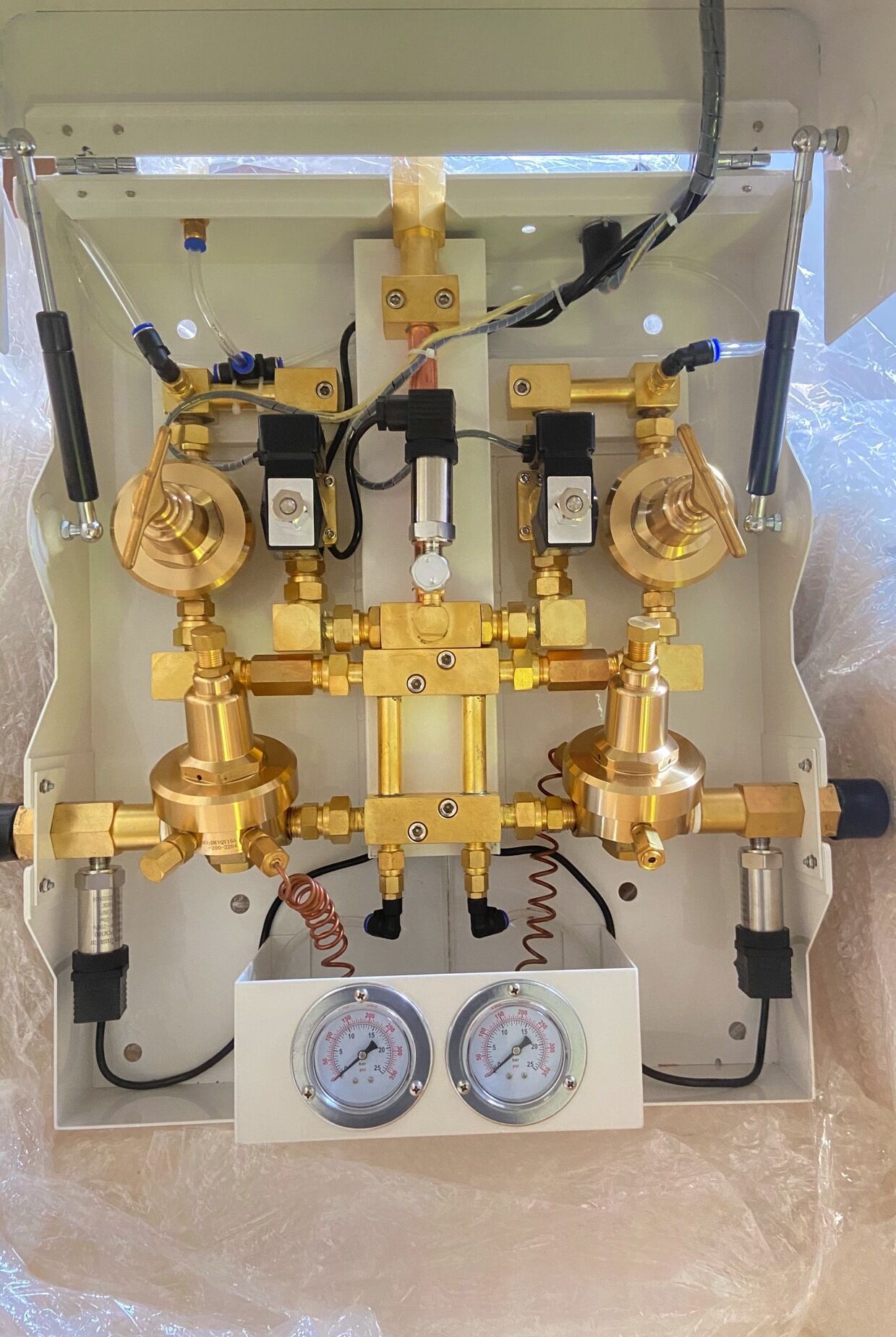 Automatic Manifold Systems for Hospital Central Pipeline_ชุดเครื่องมานิโฟลว์ควบคุมการจ่ายออกซิเจนระบบก๊าซทางการแพทย์